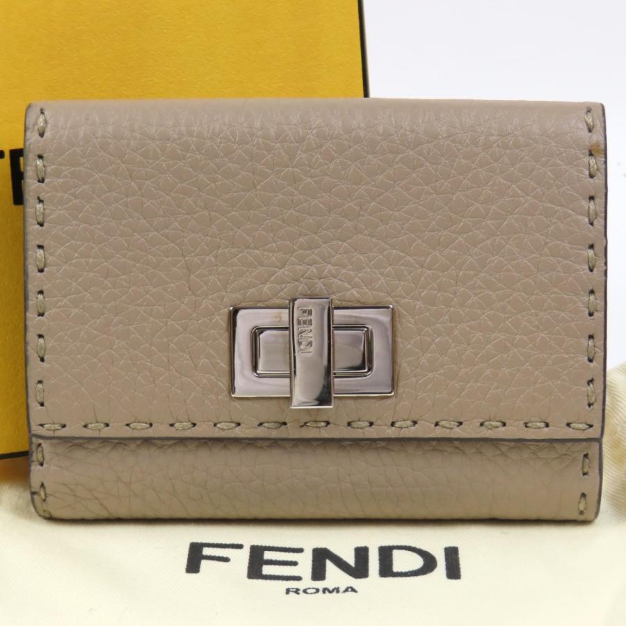 美品 FENDI フェンディ ピーカブー セレリア コンパクトウォレット 二つ折り財布 レザー ベージュ レディース【中古】 FENDI（フェンディ） 美品FENDI ピーカブー セレリア コンパクト