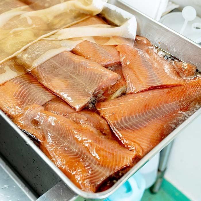 三陸 アキザケ 冷燻製 めぐみ S 三陸 のおいしい 国産鮭 を絶品の スモークサーモン に 薫製の豊かな香り Hp08 ひょうたん島苫屋ヤフー店 通販 Yahoo ショッピング