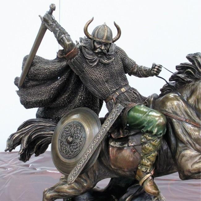 送料無料　馬上のバイキング戦士 ブロンズ風 |  | 01