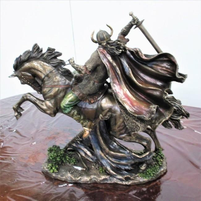 送料無料　馬上のバイキング戦士 ブロンズ風 |  | 03