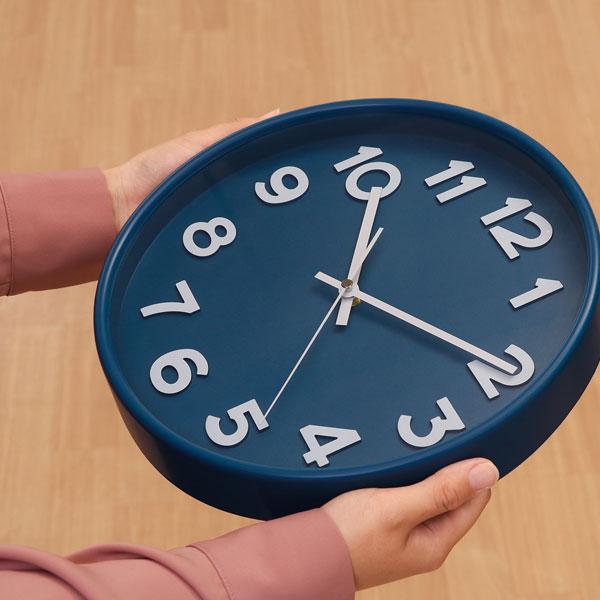 時計 おしゃれ ナチュラル サンドベージュ デザインウォールクロック アンティーク デザイナーズクロック 掛時計 壁掛け 掛け時計 カフェ 店舗 φ30cm 北欧 |  | 01