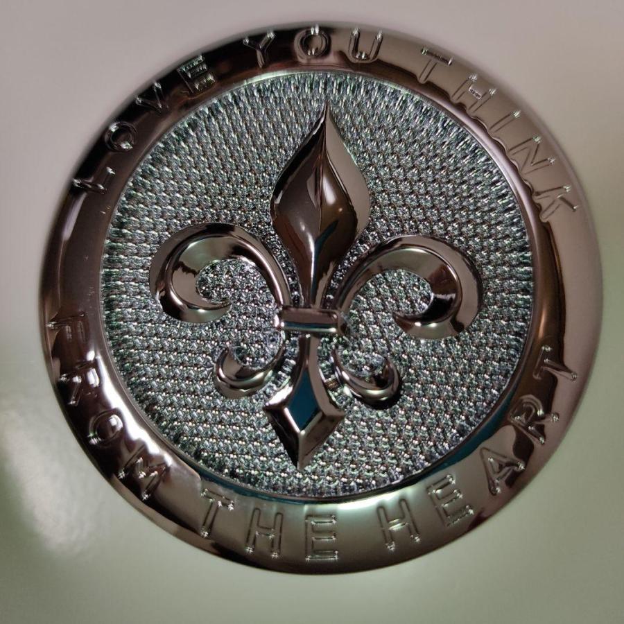 ユリの花（アイリス）の自動車用エンブレム フランス ヨーロッパ紋章