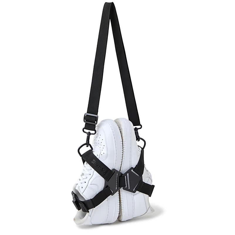 シューズハーネス ブラック 50 021bk ハーネスベルト式シューズホルダー バッシュ バスケットボールシューズ収納 スポルディング 22aw I150s1068 50 021bk アイヒーリング 通販 Yahoo ショッピング