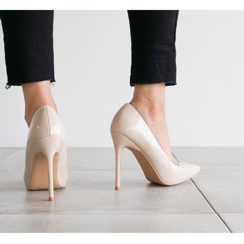 ピッピシック　ホワイト ポインテッドトゥ ハイヒール 新品未使用 PIPPICHIC ホワイト ポインテッドトゥ ハイヒール