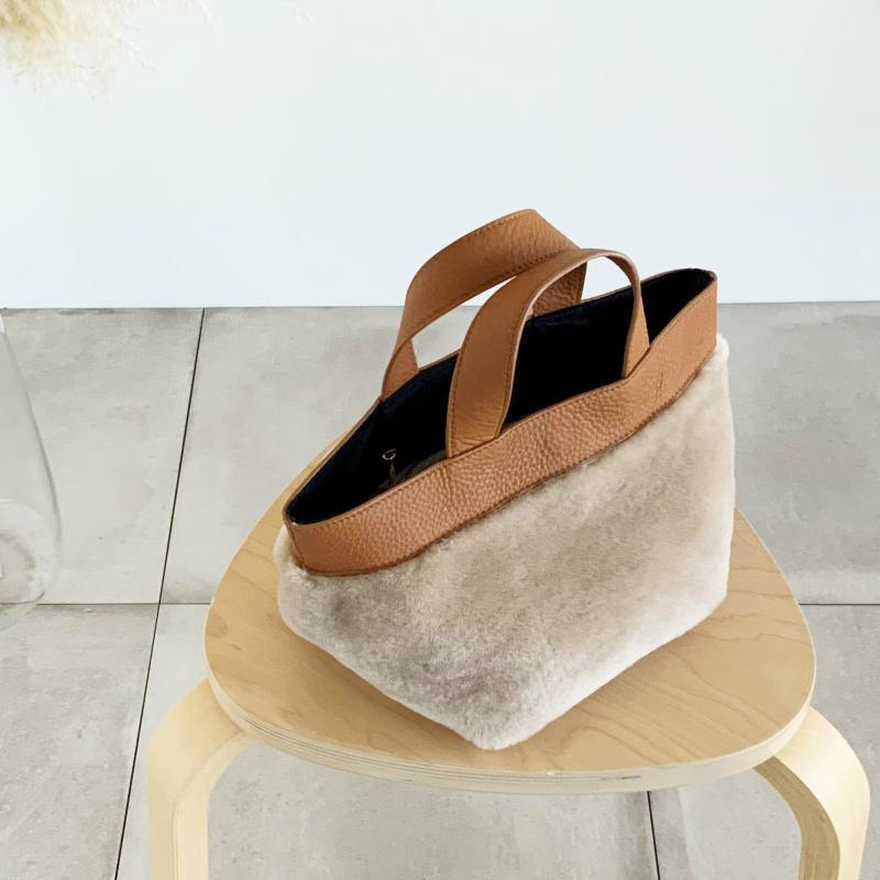 ふわふわ ミニ ムートン 大人 かわいい 本革 トートバッグ 舟形トート 