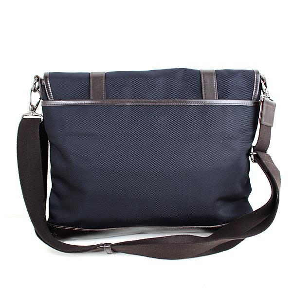 バーバリー ブラック コンパクトショルダーバッグ 日常使いに最適 バーバリー ブラック コンパクトショルダーバッグ 日常使いに