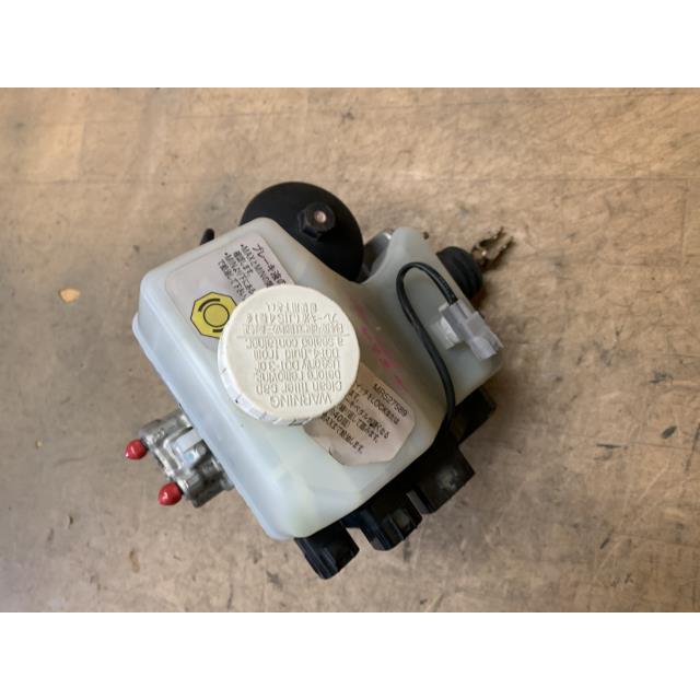 パジェロ LA-V73W ABSアクチュエーター MR977461 : IAC-PARTS - 通販