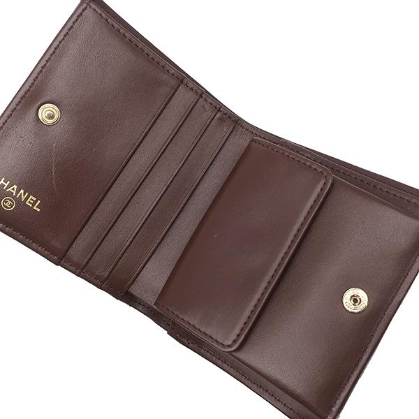 シャネル CHANEL 二つ折り財布 マトラッセ コンパクト ウォレット キャビアスキン ブラック ゴールド金具 ココマーク AP3178 ランダムシリアル【中古】 マトラッセ シャネル 二つ折り財布 コンパクト ウォレット キャビア