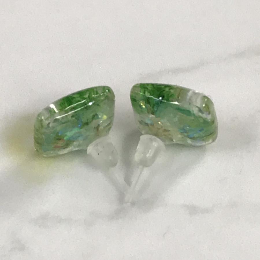 スクエアのレジンピアス ドライフラワー 黄緑 緑 無着色パールビーズ 樹脂ピアスピン K Accessory K Smiley Drops 通販 Yahoo ショッピング