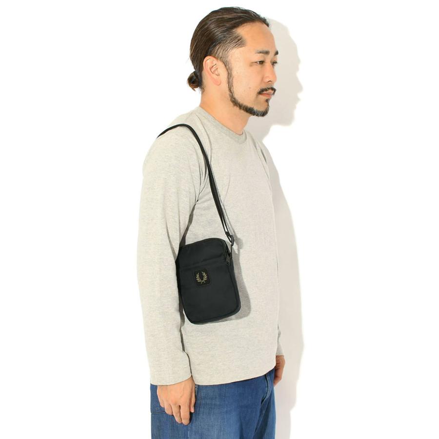 FRED PERRY（フレッドペリー） ショルダーバッグ クリンクル ナイロン