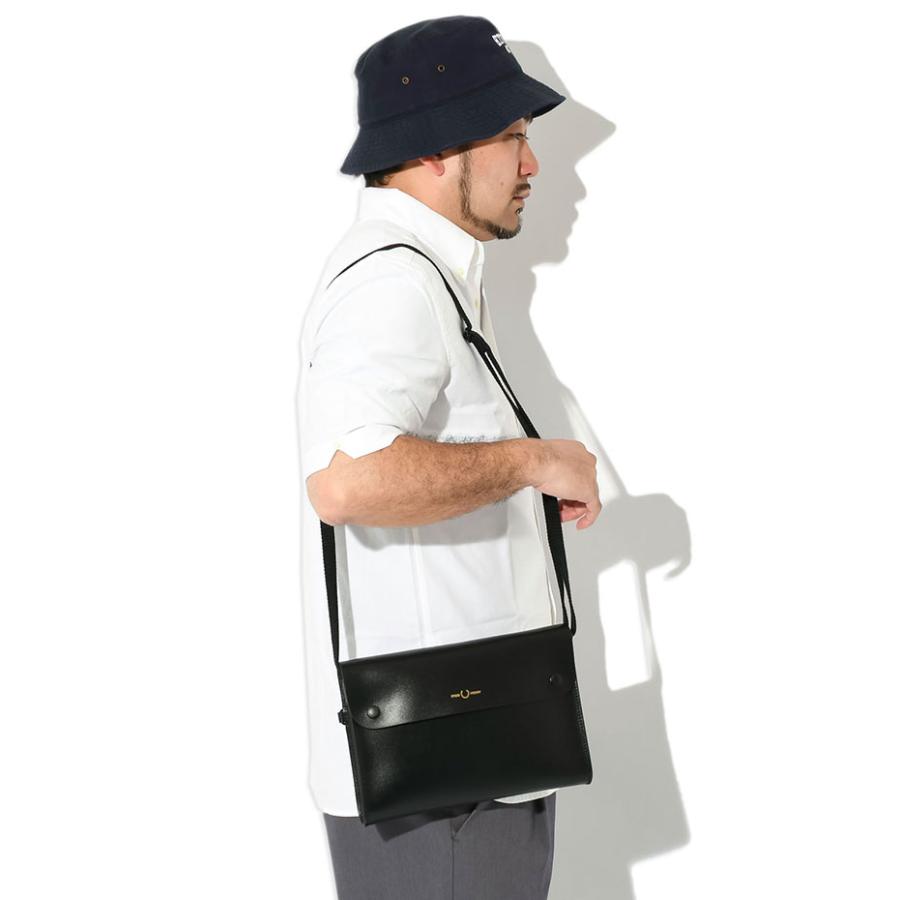 FRED PERRY フレッドペリー ショルダーバッグ バーニッシュド FRED PERRY フレッドペリー ショルダーバッグ バーニッシュド