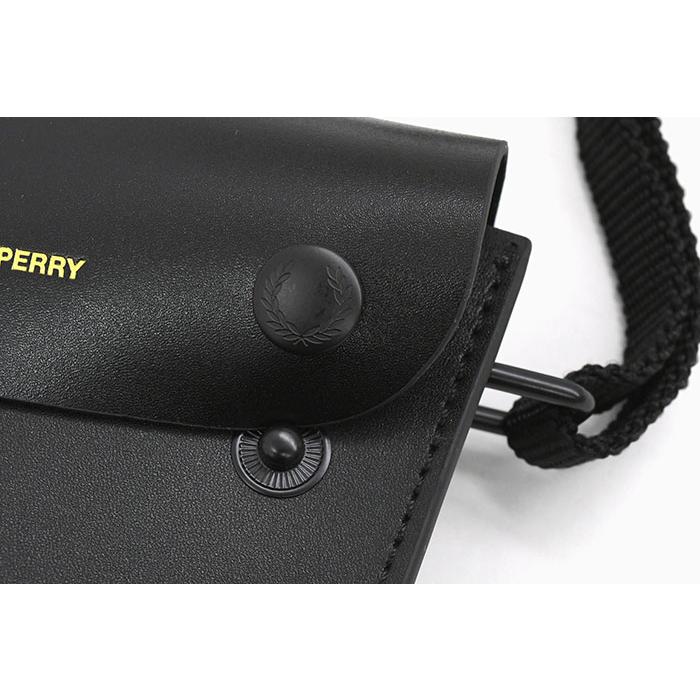 FRED PERRY フレッドペリー ショルダーバッグ バーニッシュド FRED PERRY フレッドペリー ショルダーバッグ バーニッシュド