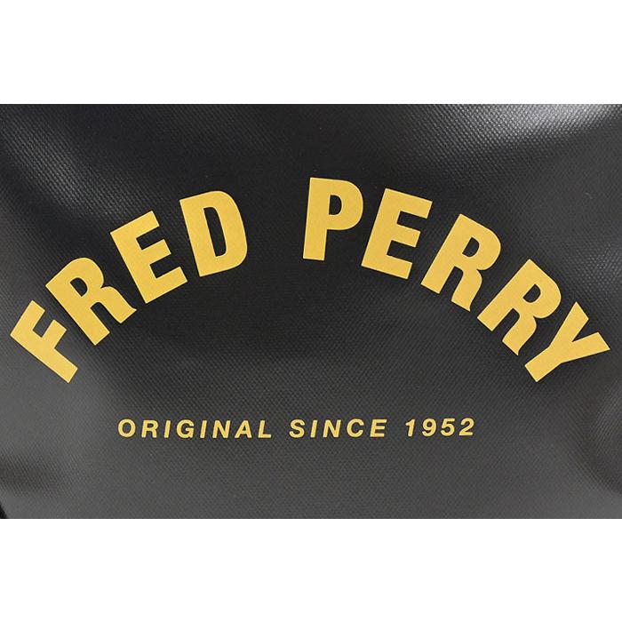 FRED PERRY ドラムバッグ 黒 ゴールドロゴ Classic Barrel Bag - Carrington Road Brick / Ecru | Men's