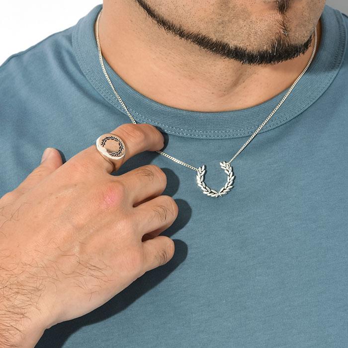 FRED PERRY フレッドペリー ネックレス ローレル リース FRED PERRY フレッドペリー ネックレス ローレル リース