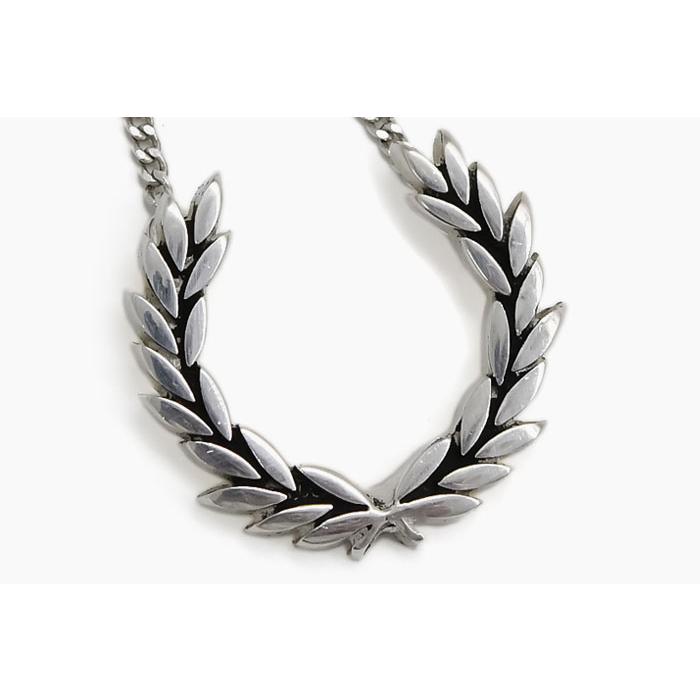 FRED PERRY フレッドペリー ネックレス ローレル リース FRED PERRY フレッドペリー ネックレス ローレル リース