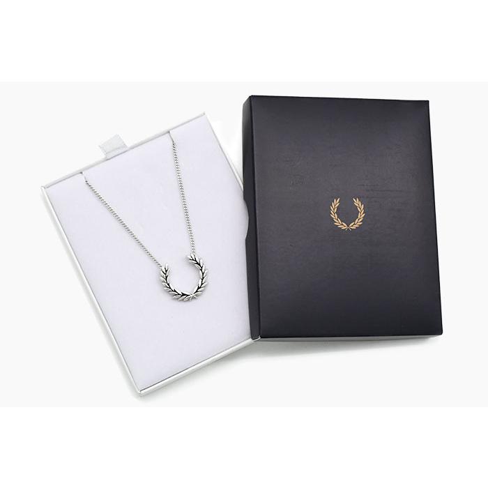 FRED PERRY フレッドペリー ネックレス ローレル リース FRED PERRY フレッドペリー ネックレス ローレル リース