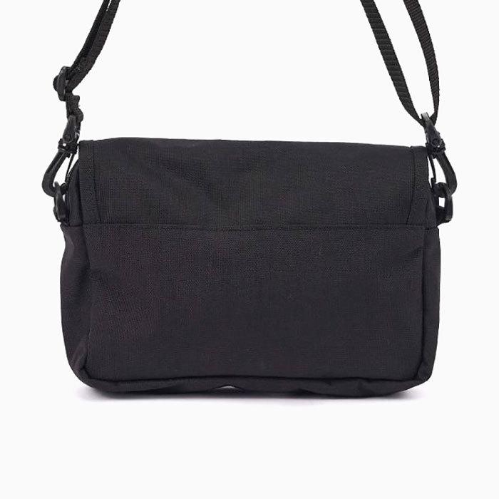 美品　マンハッタンポーテージ　ワンピースコラボ　メッセンジャー　ショルダーバッグ マンハッタンポーテージ×漫画『ONE PIECE』初コラボバッグ