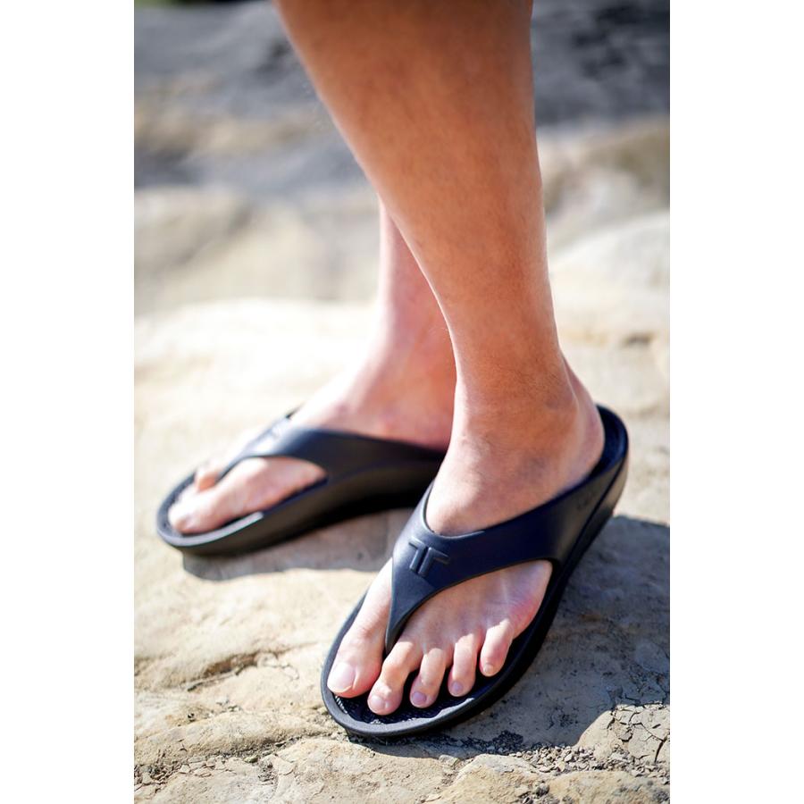 超美品 RAINBOW ブラック フリップフロップ サンダル TELIC（テリック） サンダル レディース & メンズ フリップフロップ