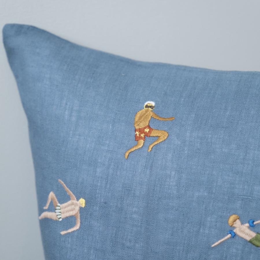 トルコ製　手刺繍　ロングクッションカバー　魚デザイン　青 クッションカバー スイマー ブルー 水泳 スイミング 刺繍 45X45 中綿