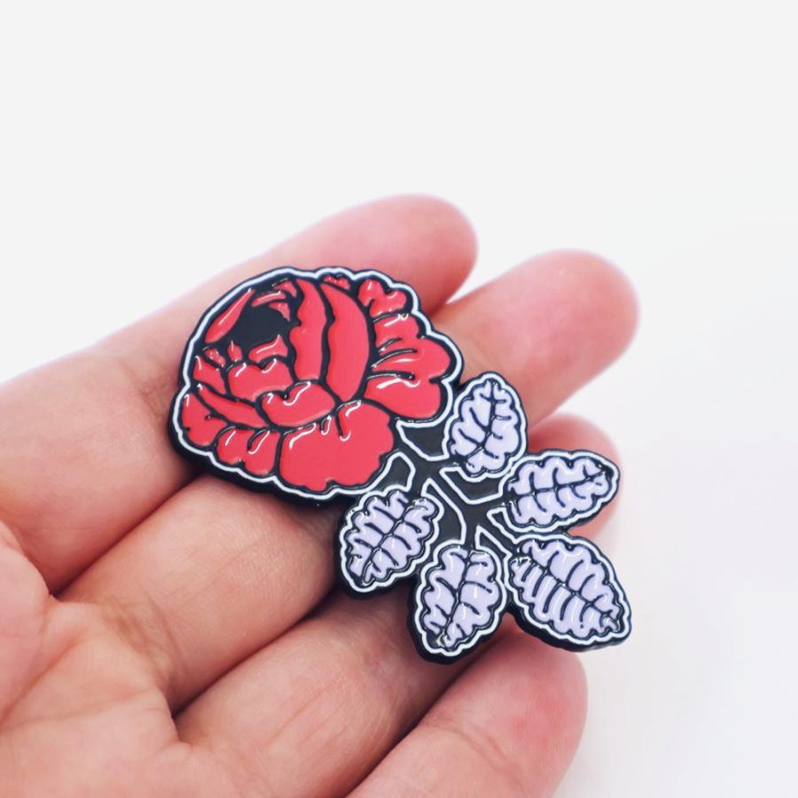 marimekko ピンバッジ 2点セット ヴィヒキルース レッド 赤 marimekko ピンバッジ 2点セット ヴィヒキルース レッド 赤