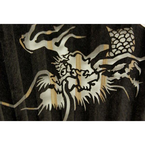 男物扇子 黒色 龍柄 切絵和紙に絹地裏貼り カジュアル紳士和装小物 26 010 08 着物と和装小物の店 いちかわ 通販 Yahoo ショッピング