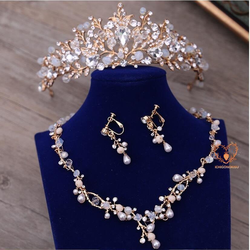 ブライダル小物 アクセサリー ウェディング小物 上品 ティアラ ネックレス ピアス イヤリング 披露宴 オーバーのアイテム取扱 大人 花嫁 3点セット 二次会 結婚式 パーティー