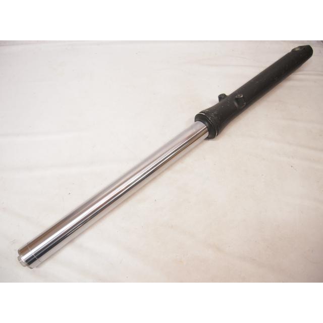 W650フロントフォーク左_曲がりなくショック効いてます。39mm W650フロントフォーク左_曲がりなくショック効いてます。39mm