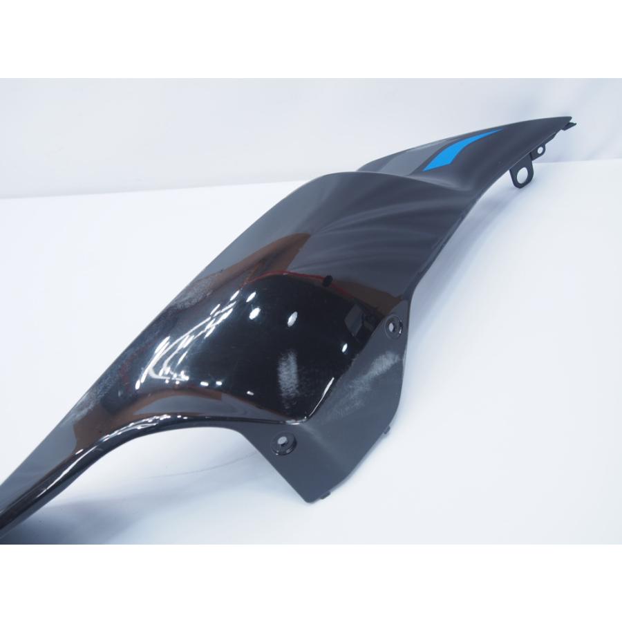 ベースにおすすめ GSX-R125 DL33B 純正シートカウル左 テール ベースにおすすめ GSX-R125 DL33B 純正シートカウル左 テール