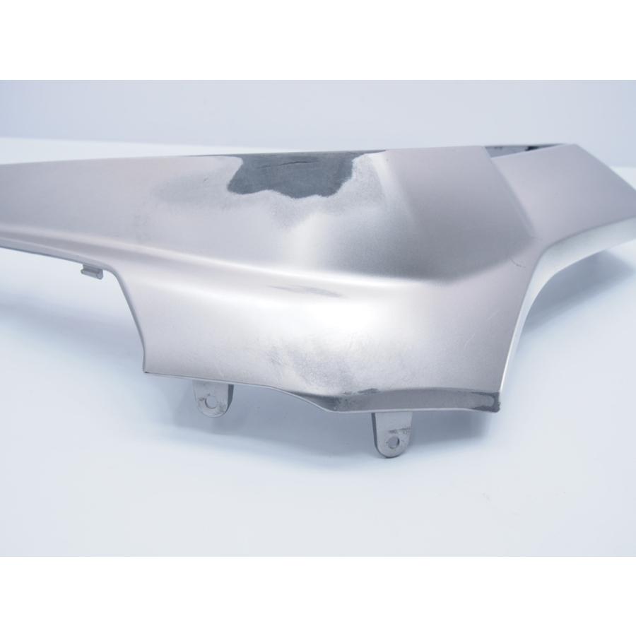 G31 Mスポーツ用の右側フロントのアンダーカバー ベースに ADV150 KF38 純正アンダーカウル右 フロントカウル アンダー