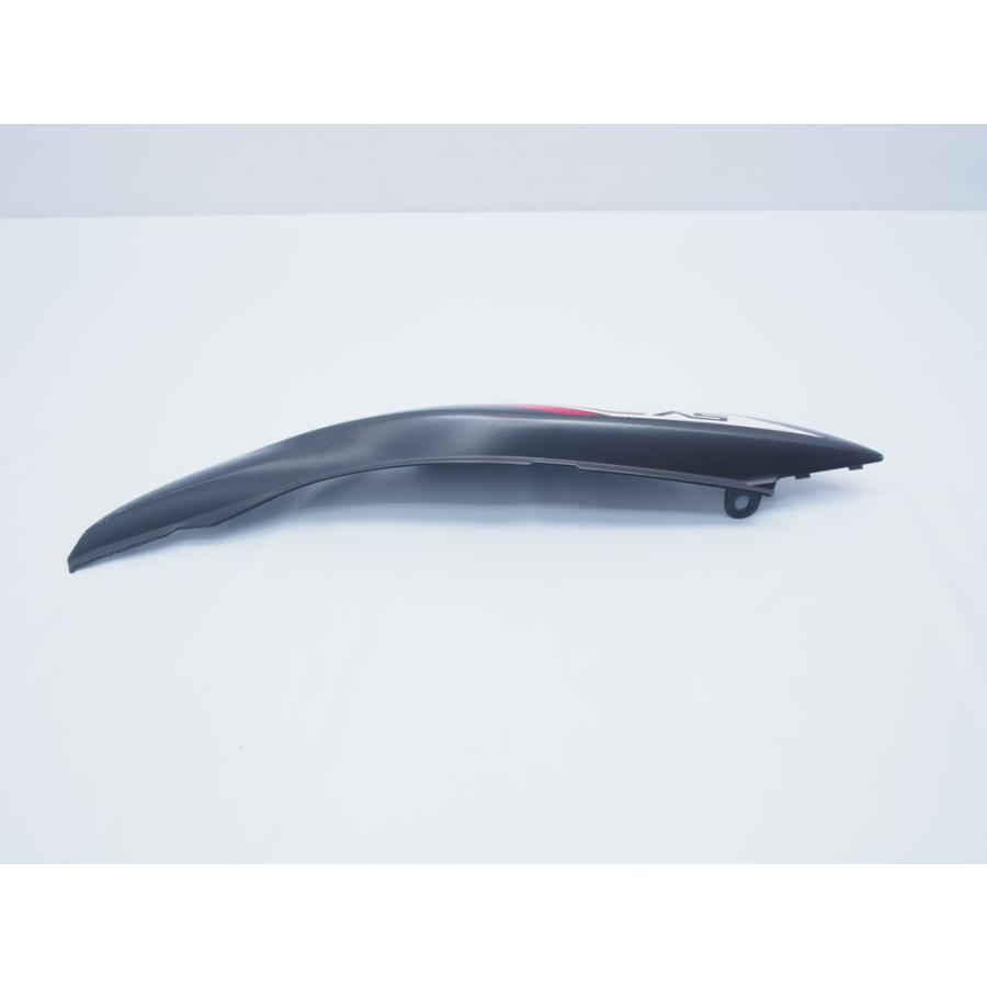 割れ無! SV650 VP55B 16-18年 純正シートカウル右 テールカウル 割れ無! SV650 VP55B 16-18年 純正シートカウル右 テールカウル