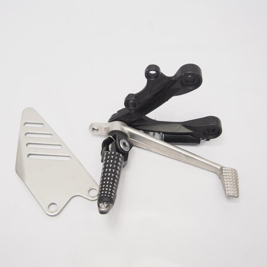 ベースにオススメ! ZX-6R ZX600P 07-08年 純正ステップ右 ホルダー