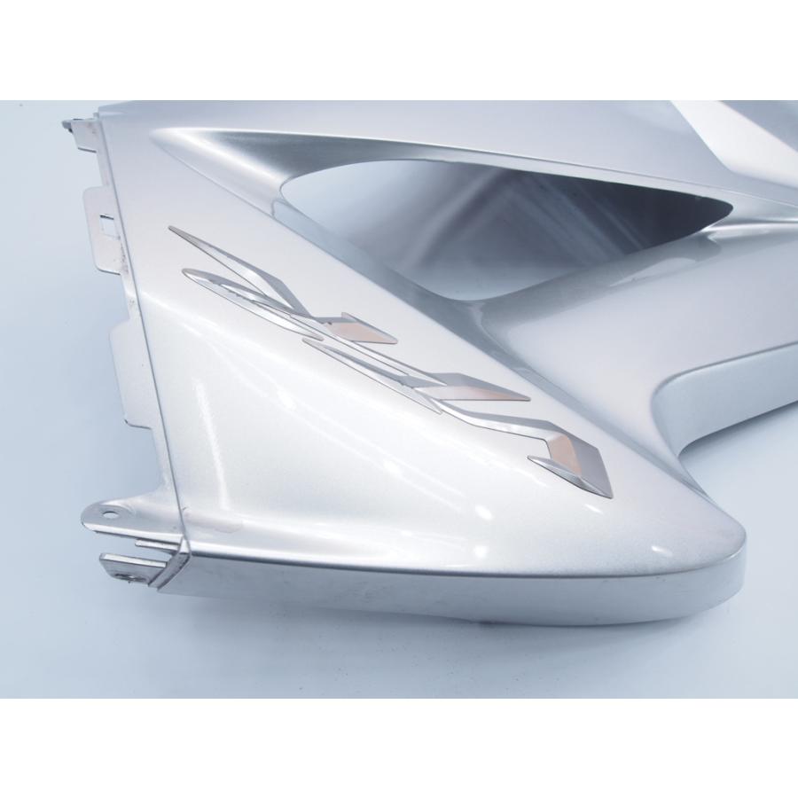 まだまだ使えます VFR800 RC46 後期型 02-09年 純正アンダーカウル右