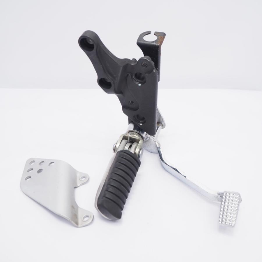 割れ無! ZRX1200DAEG 純正ステップ右 ホルダー ステッププレート