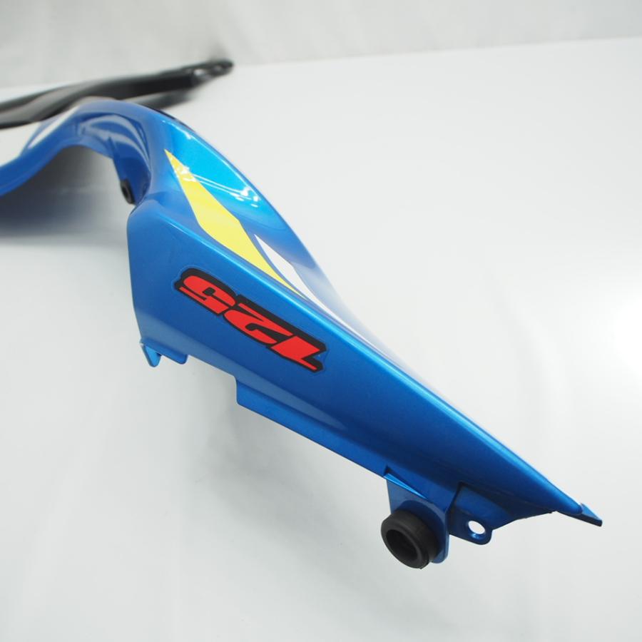 GSX-R125 DL33B DL32D 純正サイドカウル右. シートカウル 刻印23K 