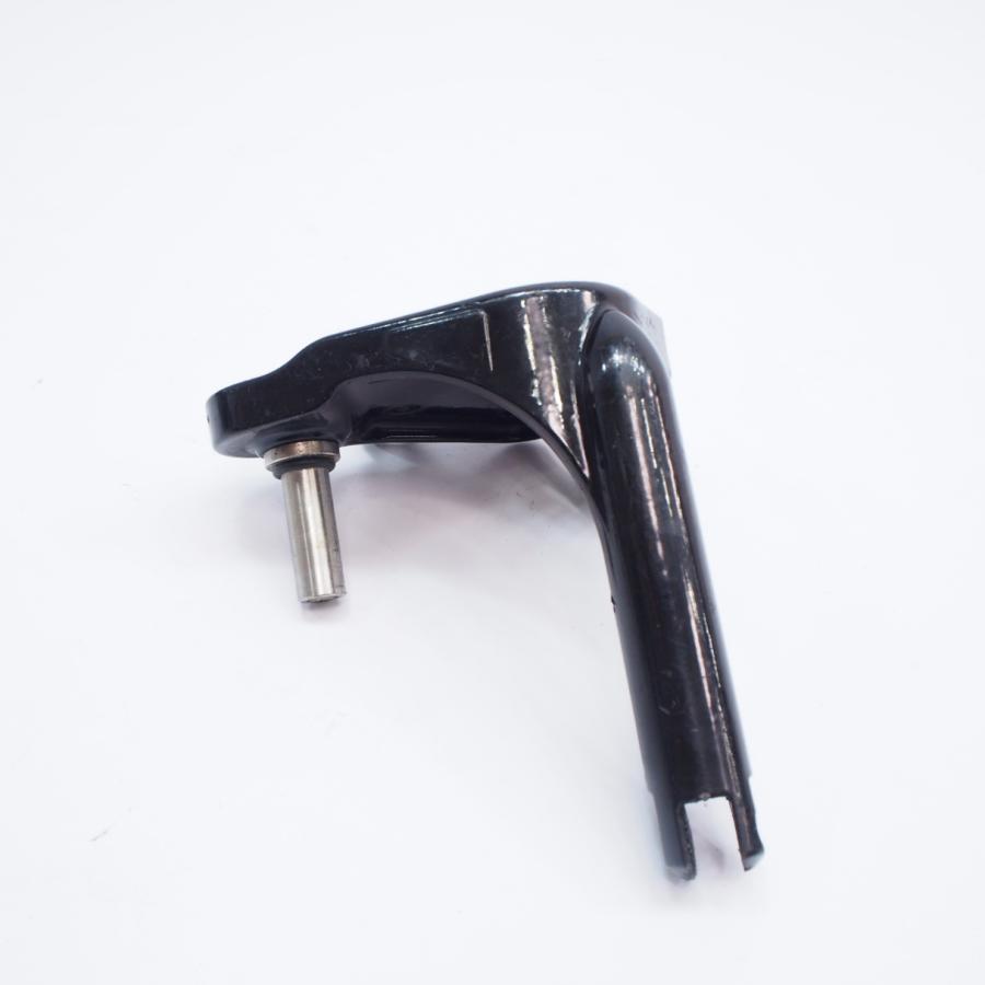 ハーレー ソフテイル 〜06年 純正ステップ右ホルダー ブラケット