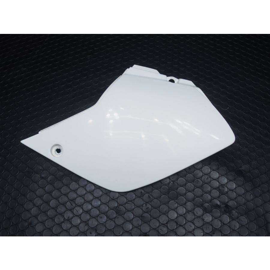 DR-Z400SM サイドカバー 白 スズキ 純正 バイク 部品 SK43A SK44A サイドカウル コンディション良好 品薄 希少品 【中古】 36 割れ無!! DR-Z400S DR-Z400SM SK43A SK44A 純正サイドカバー左 サイド