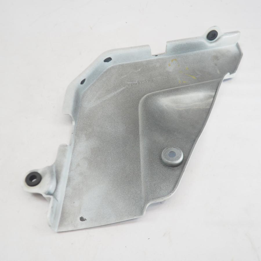 良品 GSX-R1100W 純正フレームカバー 左 サイドカバー GU75A 95年