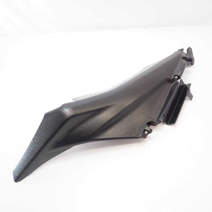 X-MAX SG42J 純正テールカウル左 テールカバー リアカウル シート