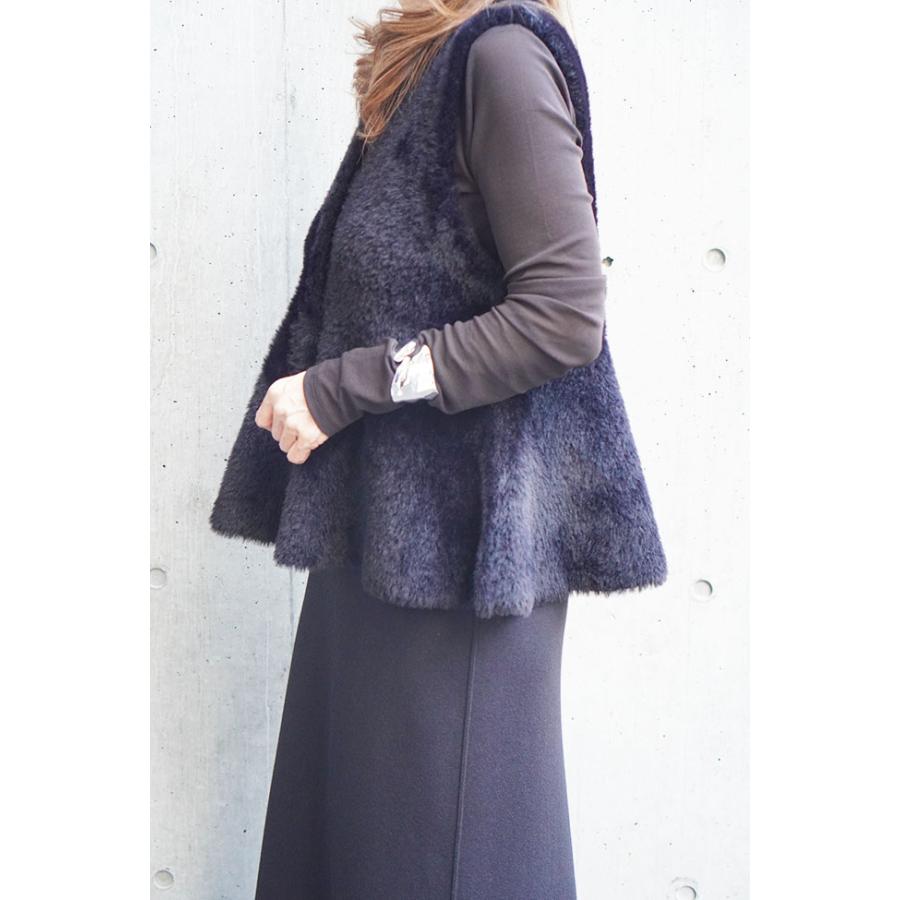 Dignite collier（ディニテコリエ） フェザーヤーン ペプラムジレ