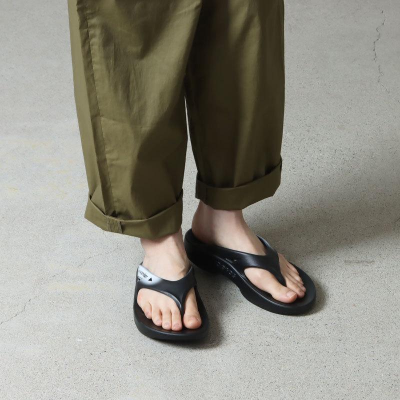 and wander (アンドワンダー) OOFOS original × and wander recovery