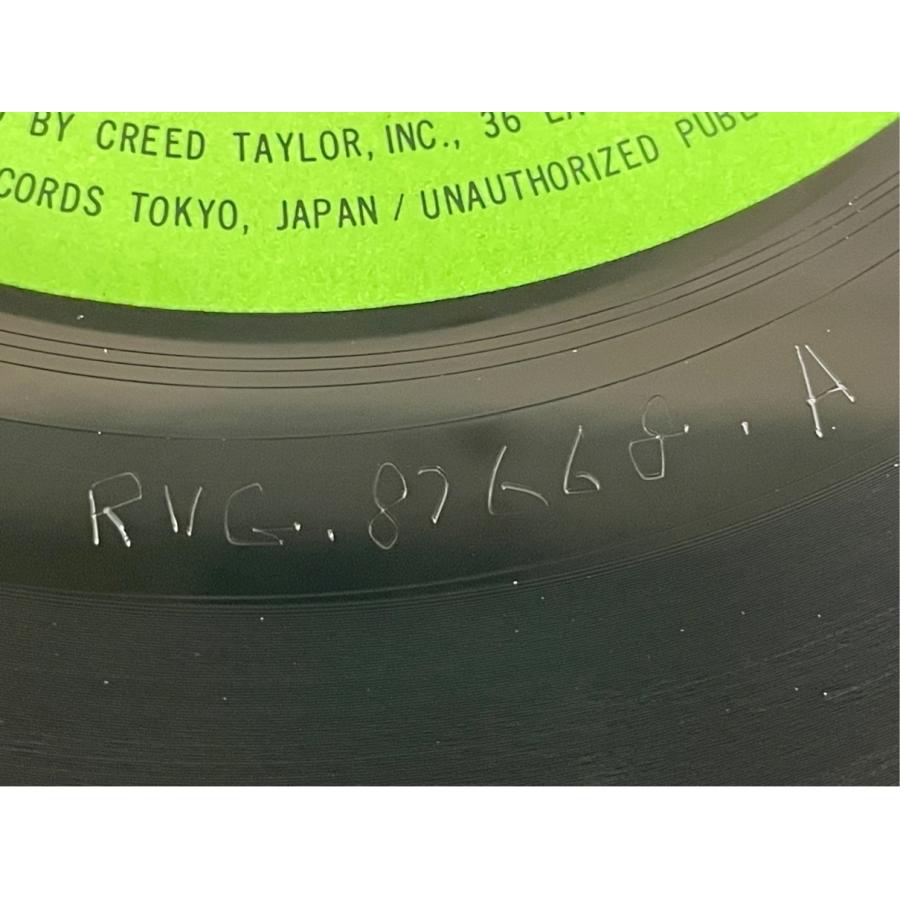 SR3322 VAN GELDER刻印/RVG手書きあり FREDDIE HUBBARD FIRST LIGHT 洗浄済 LP |  | 05