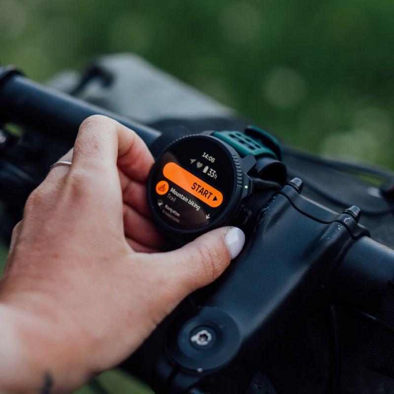 液晶保護フィルム付 SUUNTO スント VERTICAL 2 Pine Green スント ヴァーティカル 2 パイングリーン 国内正規品 SS051207000 日本全国送料・代引手数料無料の画像