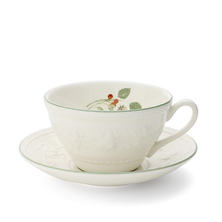 ウェッジウッド フェスティビティ ティーカップ＆ソーサー ラズベリー 食器 陶器 結婚祝い プレゼント ギフト お祝い 贈り物 セール 爆買 | フェスティビティ