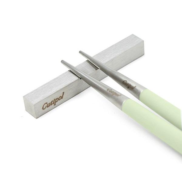 ラスト！　セール価格　クチポール　ゴア　セラドン＆シルバー　箸＆箸置き　２セット Cutipol（クチポール） カトラリー 箸 + 箸置きセットセラドンマット