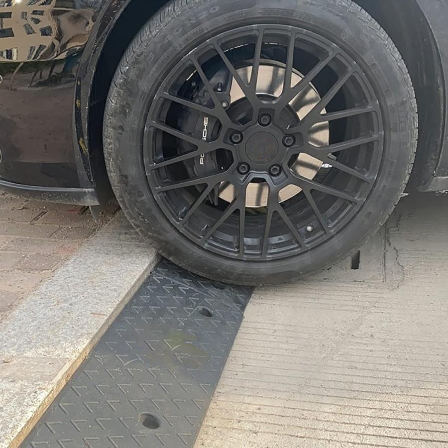 ゴム製 段差スロープ 転倒防止 段差プレート 高さ3-20cmカースロープ 段差スロープ プレート 摩擦増加 駐車場 車椅子 自転車 ブリッジ オートバイ スクーター用 | ブランド登録なし | 03