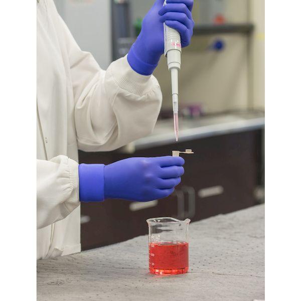 あすつく対応 「直送」 アンセル  82-133-7  ニトリルゴム使い捨て手袋 エッジ ８２−１３３ Ｓサイズ ３００枚入 821337 |  | 04