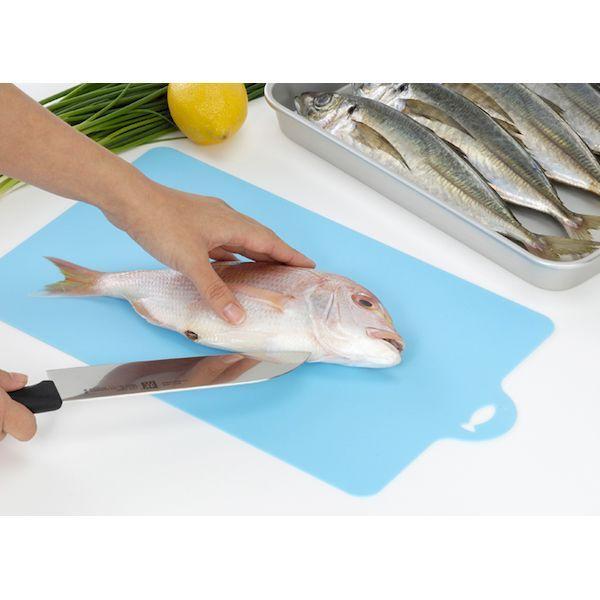 あさってつく対応 直送 代引不可・他メーカー同梱不可 イノマタ化学 4905596005704 食材別シートまな板 魚 ブルー #57 |  | 02