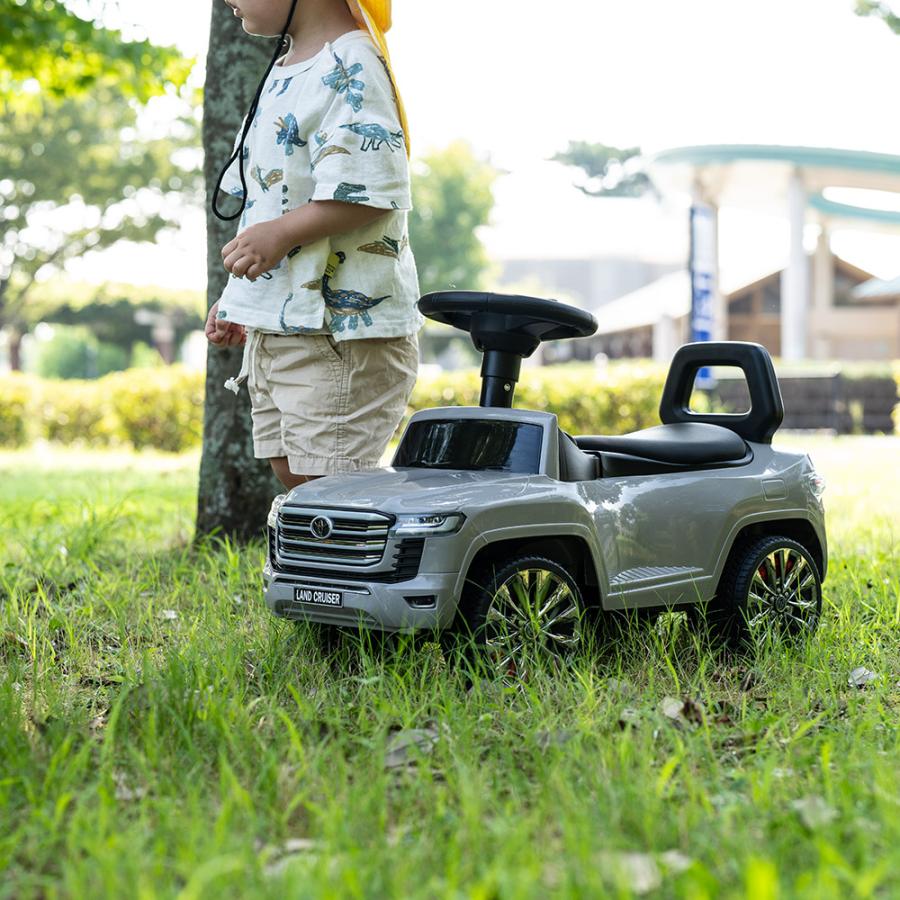 数量限定で販売スタート！ ランドクルーザー300 乗用玩具 足蹴り 3歳
