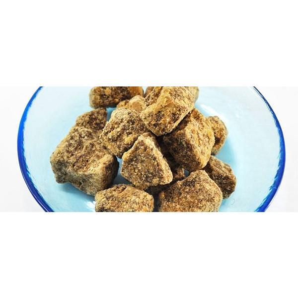 黒糖　伊江島産さとうきび使用　かちわり黒糖 200ｇ 【発送：5袋までレターパックプラス600円（税込）６袋より送料と発送方法が変わります】 |  | 01