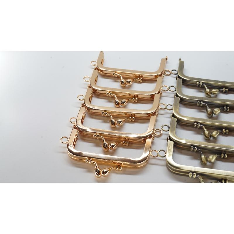 0407 がま口 口金 ハンドメイド 手芸 金属 パーツ ライトゴールド ブロンズ 2色 角型 幅約10.5cm 10個セット 資材 手作り 材料 素材 作製 裁縫 縫い付けタイプ |  | 01